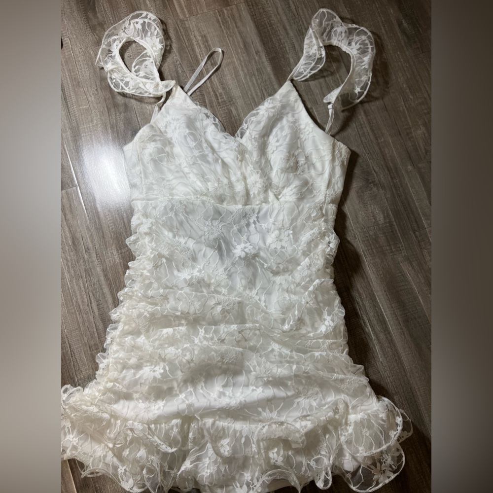 NEVER WORN selfie leslie white lace mini dress